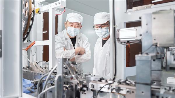 OPPO IoT高管親臨工廠把關首款智能牙刷 傾力打造高潔凈、智能化的出眾產品